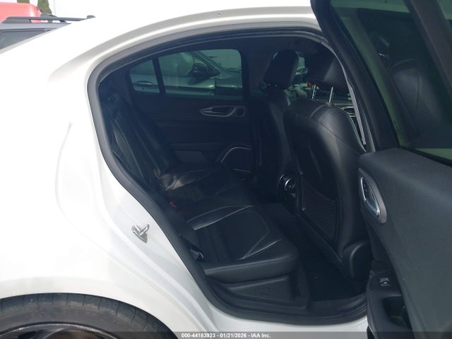 Alfa Romeo Giulia Ti Sport Rwd
