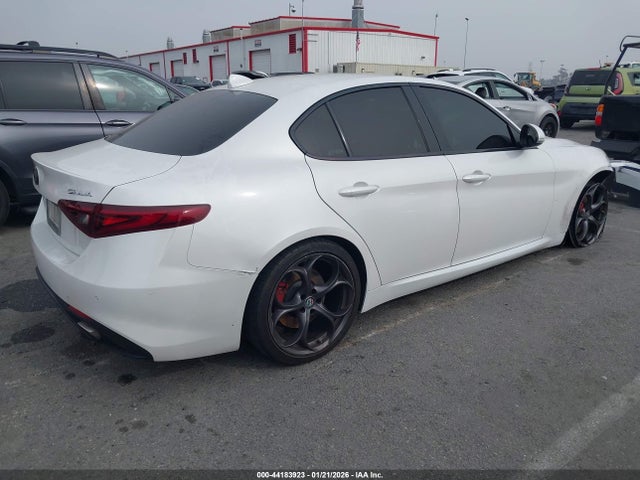 Alfa Romeo Giulia Ti Sport Rwd