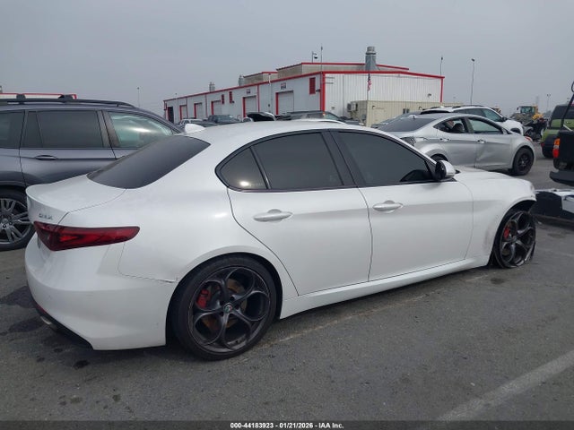 Alfa Romeo Giulia Ti Sport Rwd