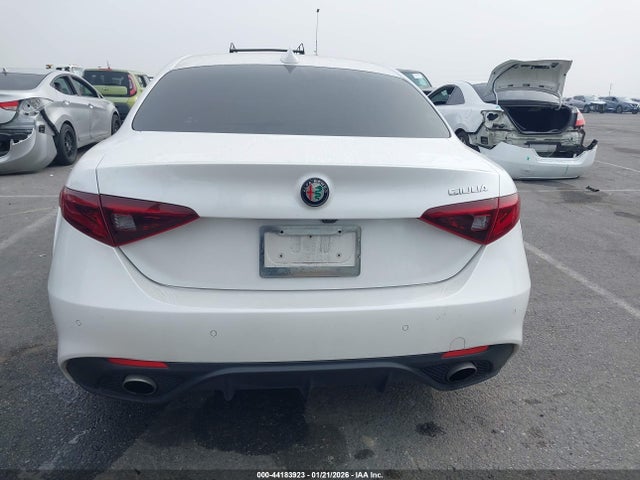 Alfa Romeo Giulia Ti Sport Rwd