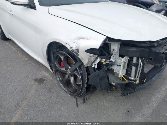 Alfa Romeo Giulia Ti Sport Rwd