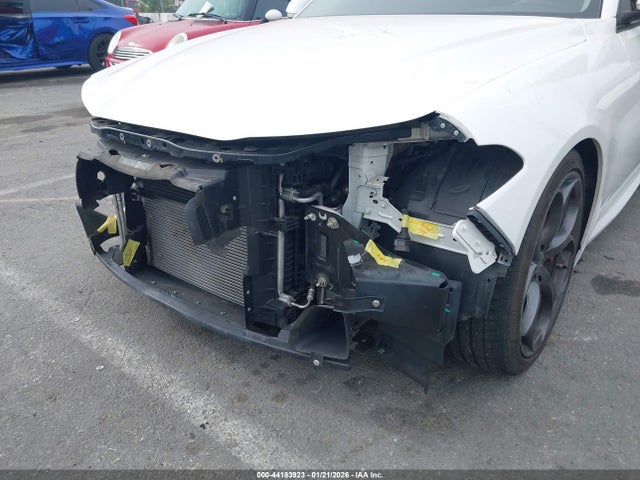 Alfa Romeo Giulia Ti Sport Rwd