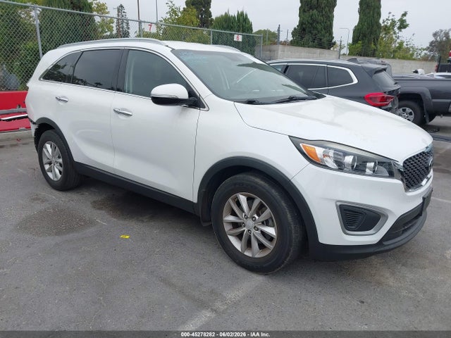 Salvage Kia Sorento Image