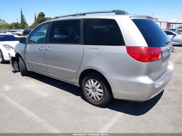 Toyota Sienna Le