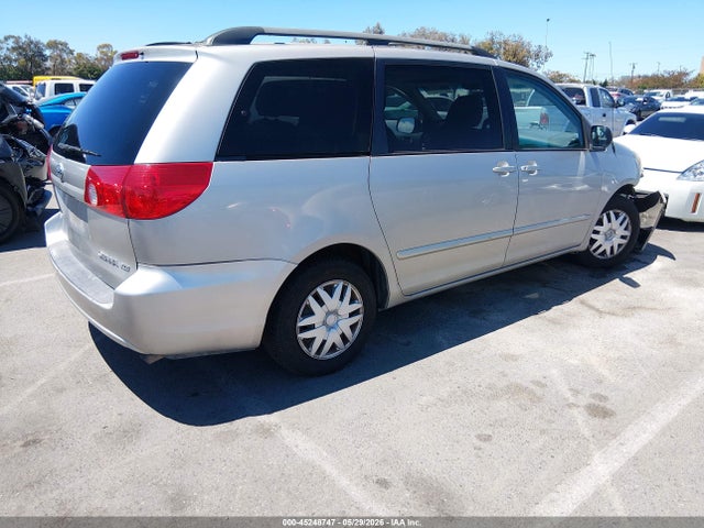 Toyota Sienna Le