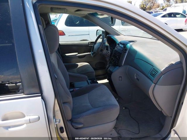 Toyota Sienna Le