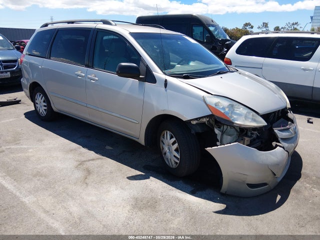 Toyota Sienna Le