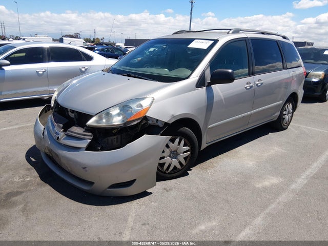 Toyota Sienna Le
