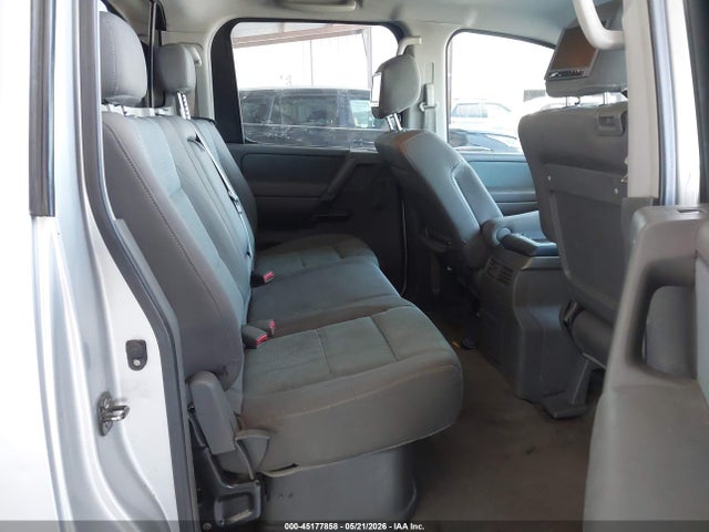 Nissan Titan Se
