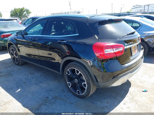 Mercedes-Benz GLA 4matic