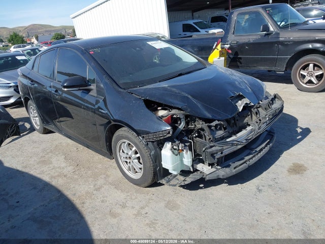 Salvage Toyota Prius Image