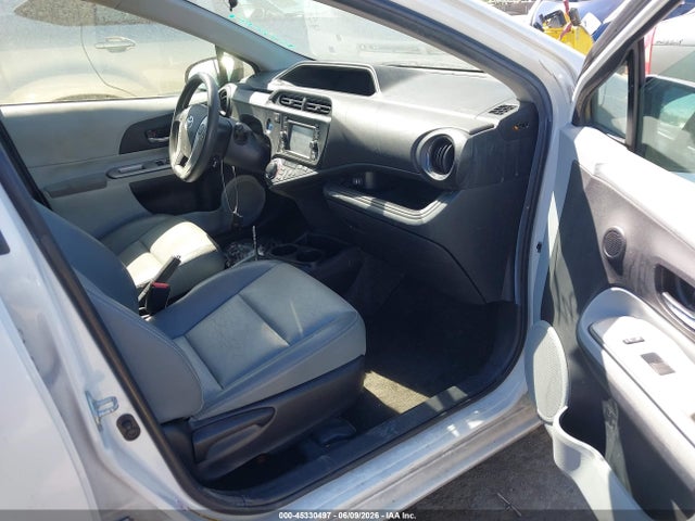 Toyota Prius c Four