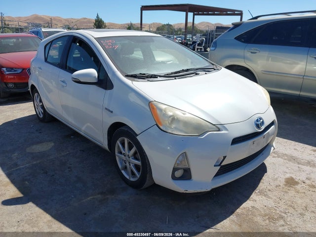 Salvage Toyota Prius c Image