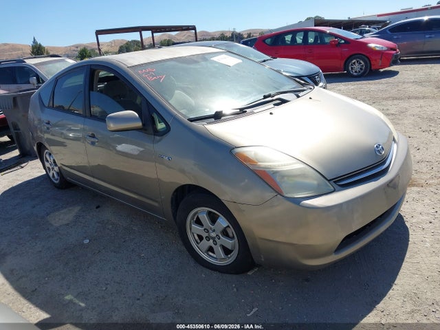 Salvage Toyota Prius Image