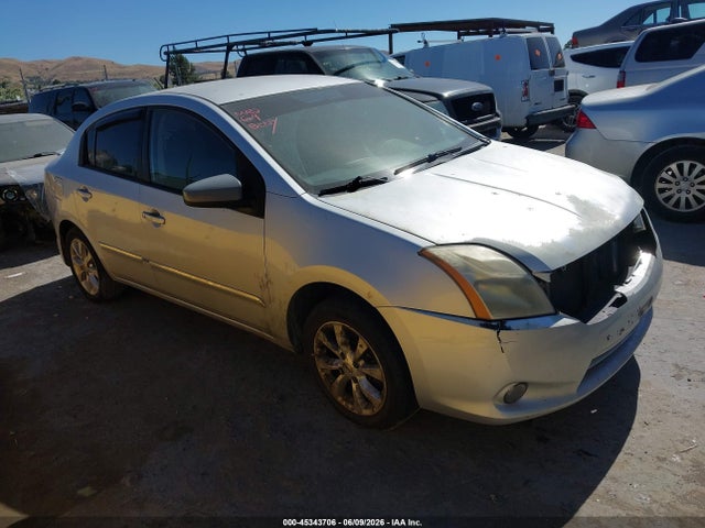 Salvage Nissan Sentra Image