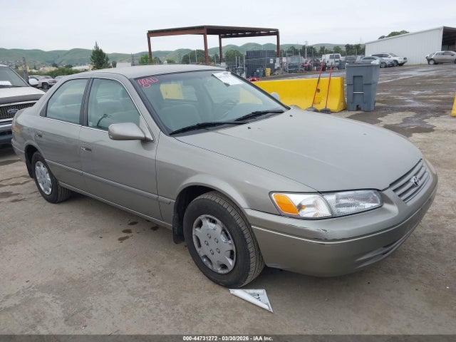 Salvage Toyota Camry Image