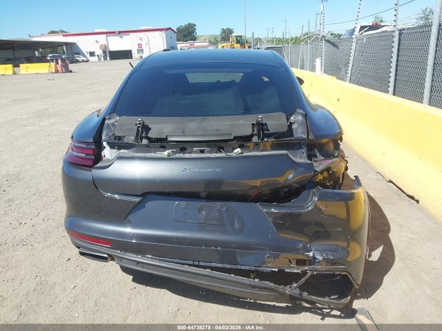 Porsche Panamera 4