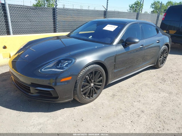 Porsche Panamera 4