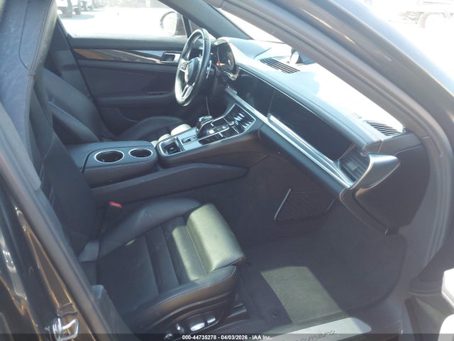 Porsche Panamera 4