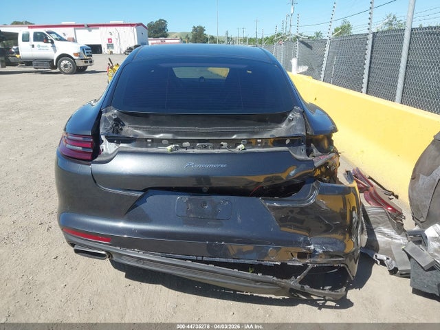 Porsche Panamera 4