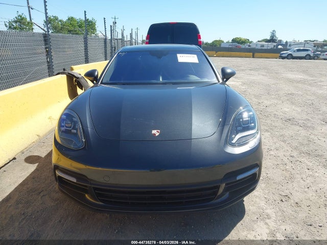 Porsche Panamera 4