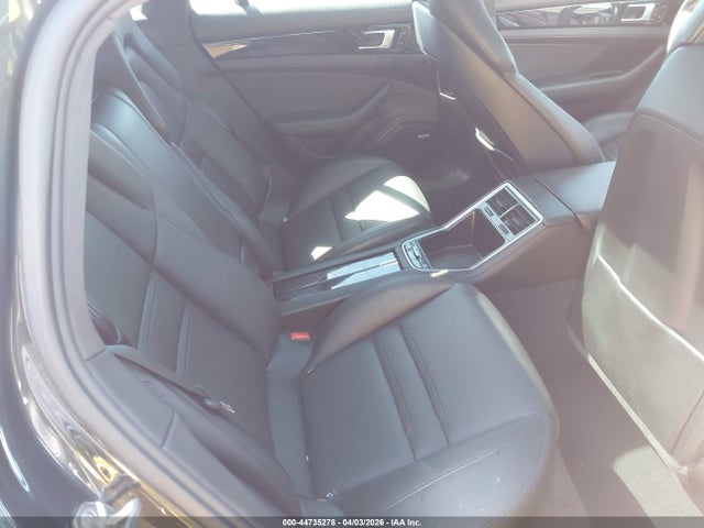 Porsche Panamera 4