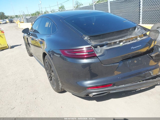 Porsche Panamera 4