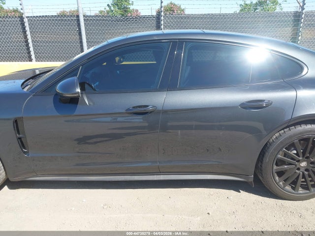 Porsche Panamera 4