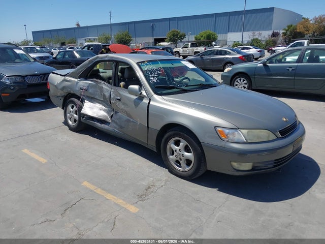 Salvage Lexus Es Image