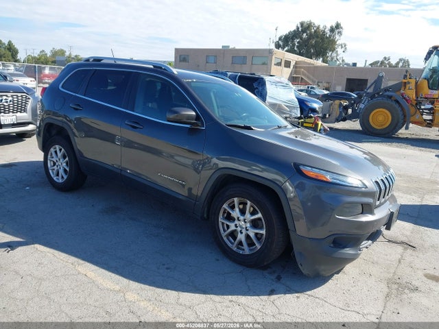 Salvage Jeep Cherokee Image