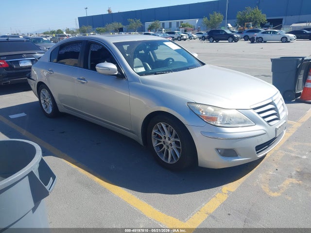 Salvage Hyundai Genesis Image