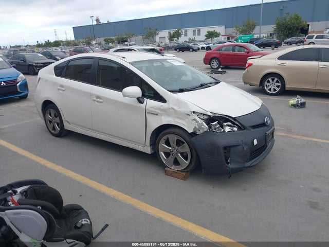 Salvage Toyota Prius Image