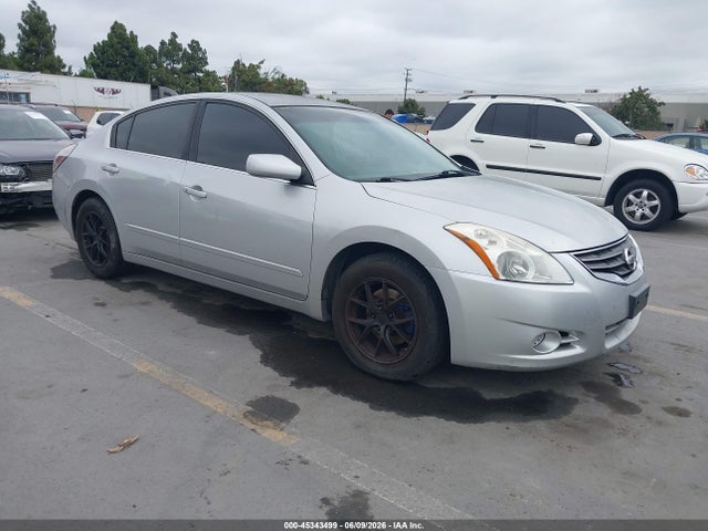 Salvage Nissan Altima Image