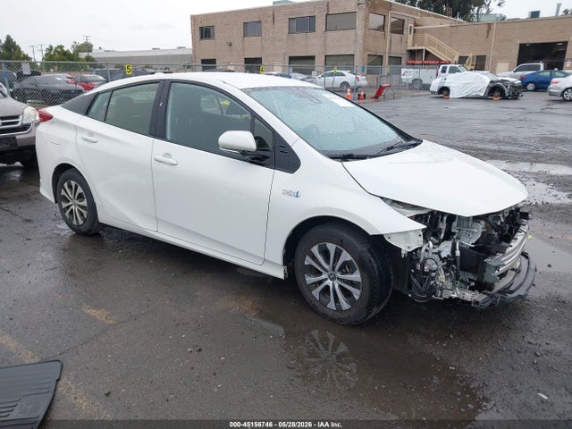 Salvage Toyota Prius Prime Image