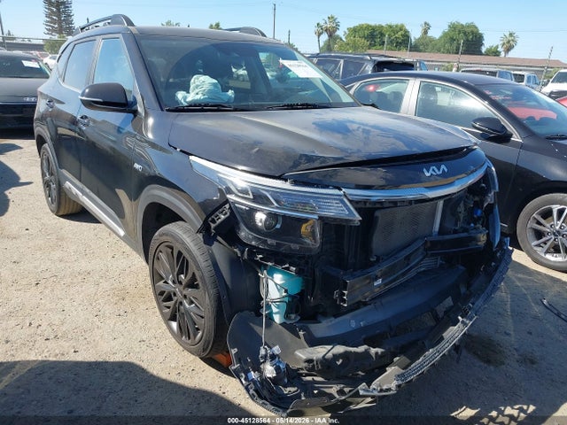 Salvage Kia Seltos Image