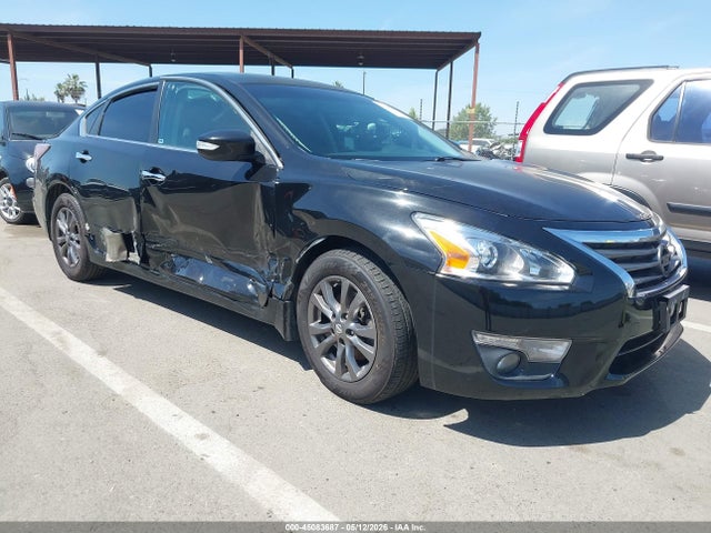 Salvage Nissan Altima Image