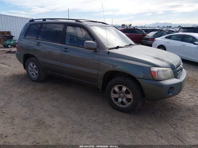 Salvage Toyota Highlander Image