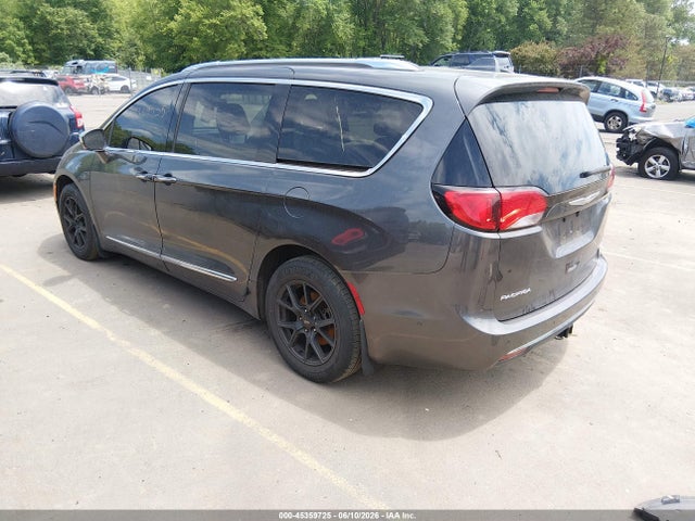 Chrysler Pacifica Limited