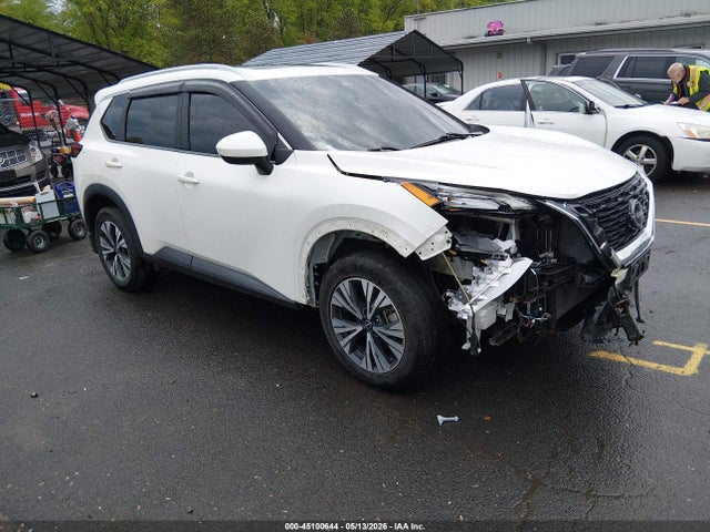Salvage Nissan Rogue Image
