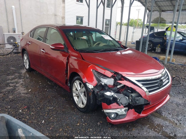 Salvage Nissan Altima Image