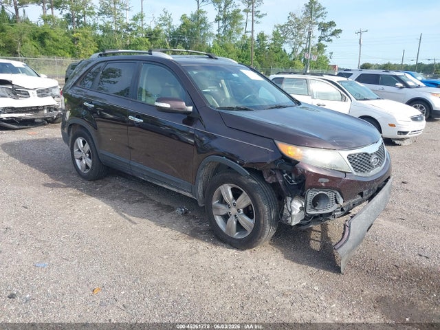 Salvage Kia Sorento Image