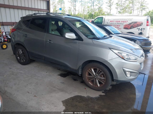 Salvage Hyundai TUCSON Image