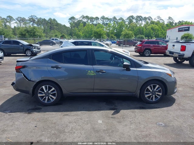 Nissan Versa 1.6 S