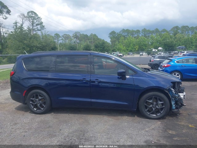 Chrysler Pacifica Touring L