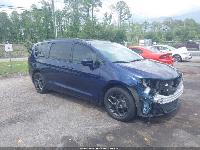 Salvage Chrysler Pacifica Image