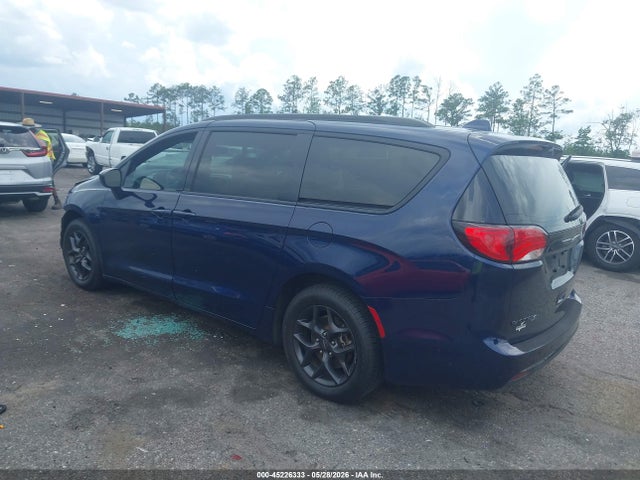 Chrysler Pacifica Touring L