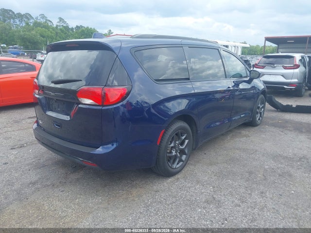 Chrysler Pacifica Touring L