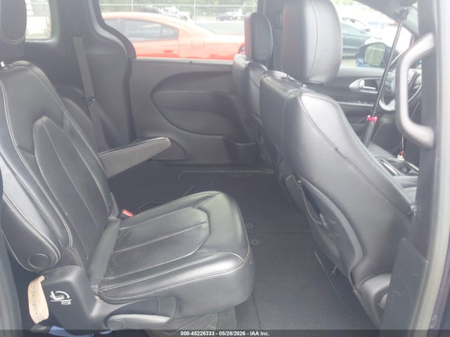 Chrysler Pacifica Touring L