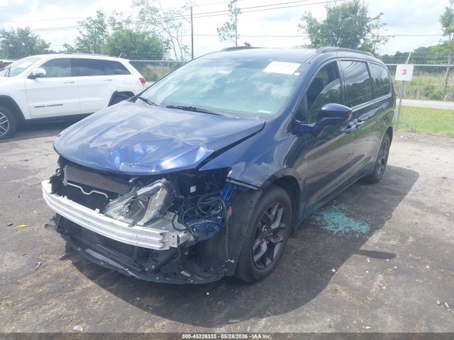 Chrysler Pacifica Touring L