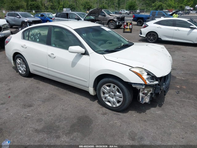 Salvage Nissan Altima Image